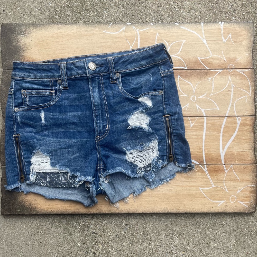 American Eagle High Rise Distressed Jean Shorts Size 6
